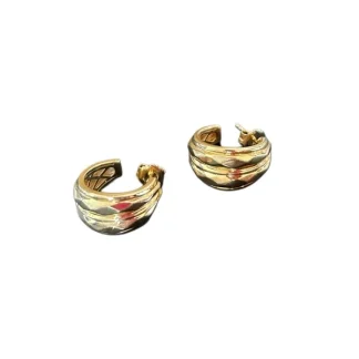 Brinco Meia Argola Trabalhada Losango Prata 925 Ouro 18k